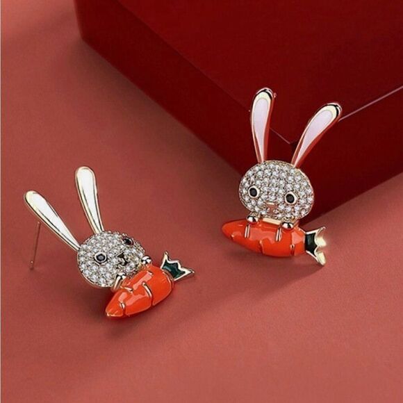 🥕 Betsey Johnson sweet bunny with carrot earrings 🥕 - Picture 5 of 7